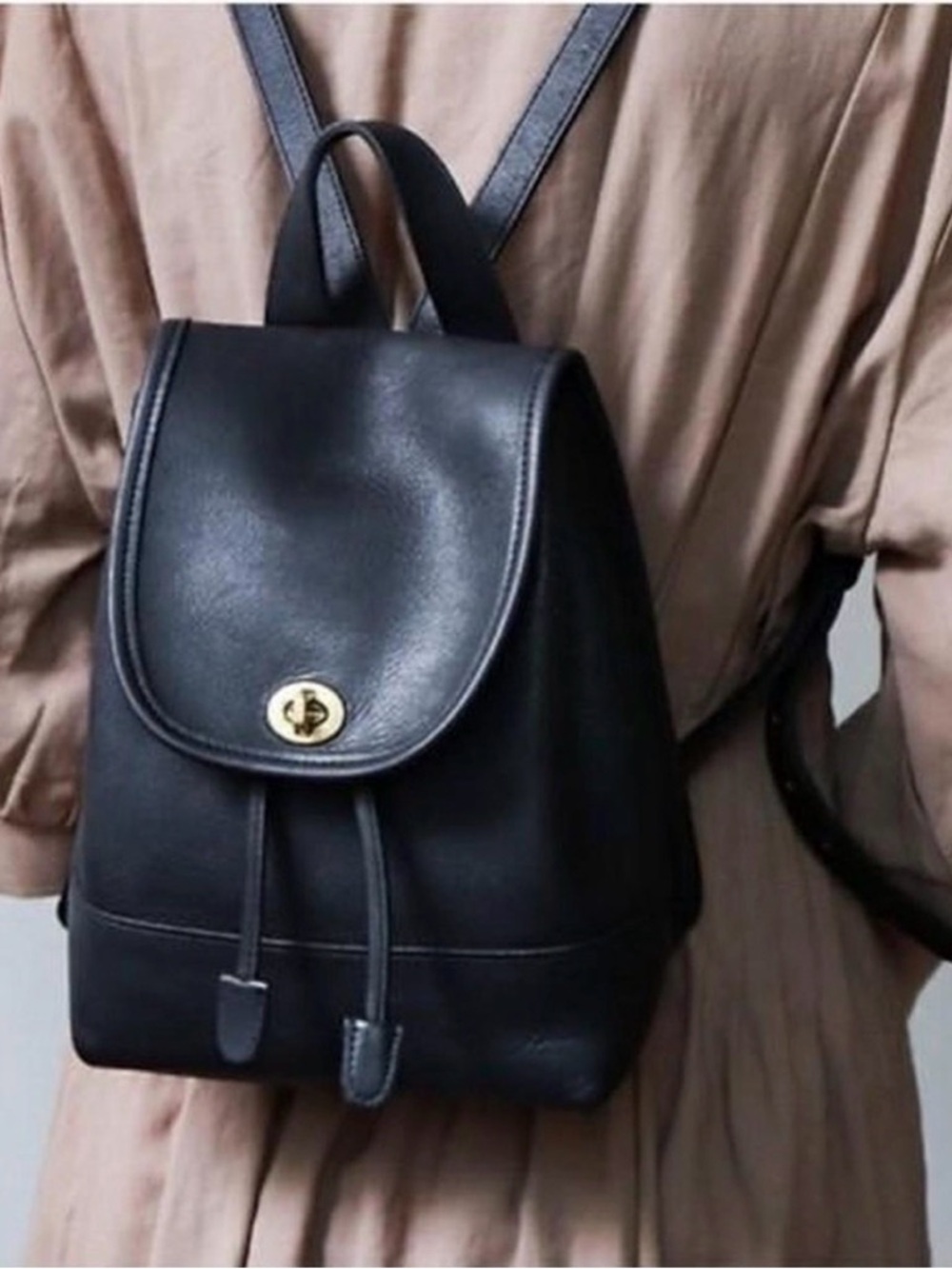 COACH 1997 Vintage Daypack Black Leather Mini Backpack with Gold Turnlock $695+ - Picture 16 of 16